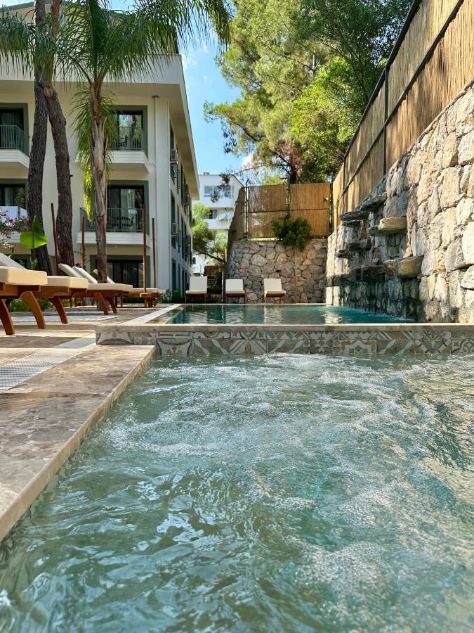 Esmahan Forest And Pool By Zehra Suites 马尔马里斯 外观 照片